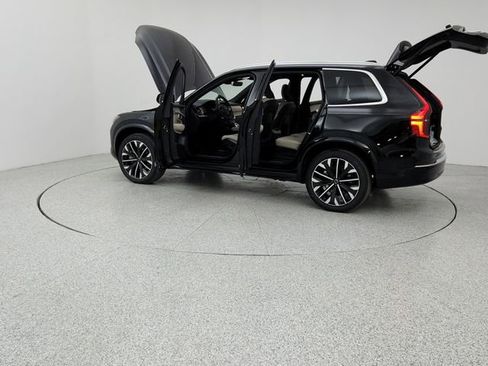 New 2026 Volvo XC90 T8 Plus w/ Protection Package Premier image 12