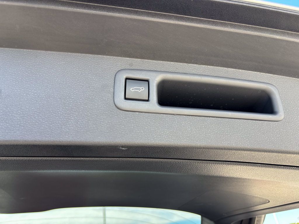 Used 2025 Toyota Highlander XLE AWD/4WD image 50