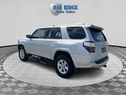 Used 2017 Toyota 4Runner SR5 AWD/4WD image 7