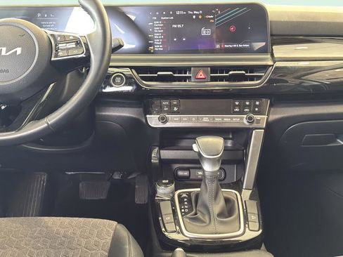 Certified 2025 Kia Seltos S FWD image 31