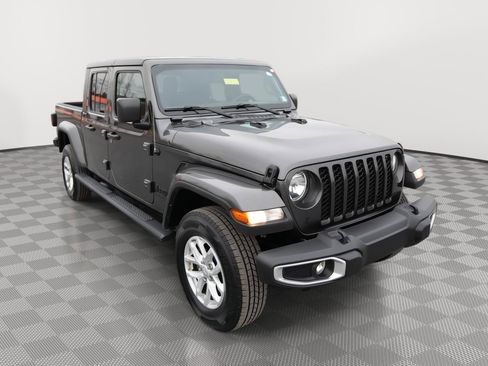 Used 2023 Jeep Gladiator Sport image 3