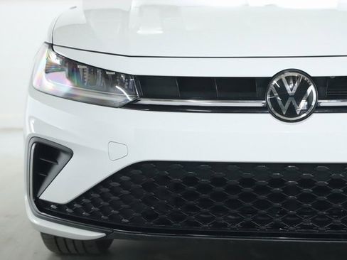 Used 2025 Volkswagen Jetta Sport image 6