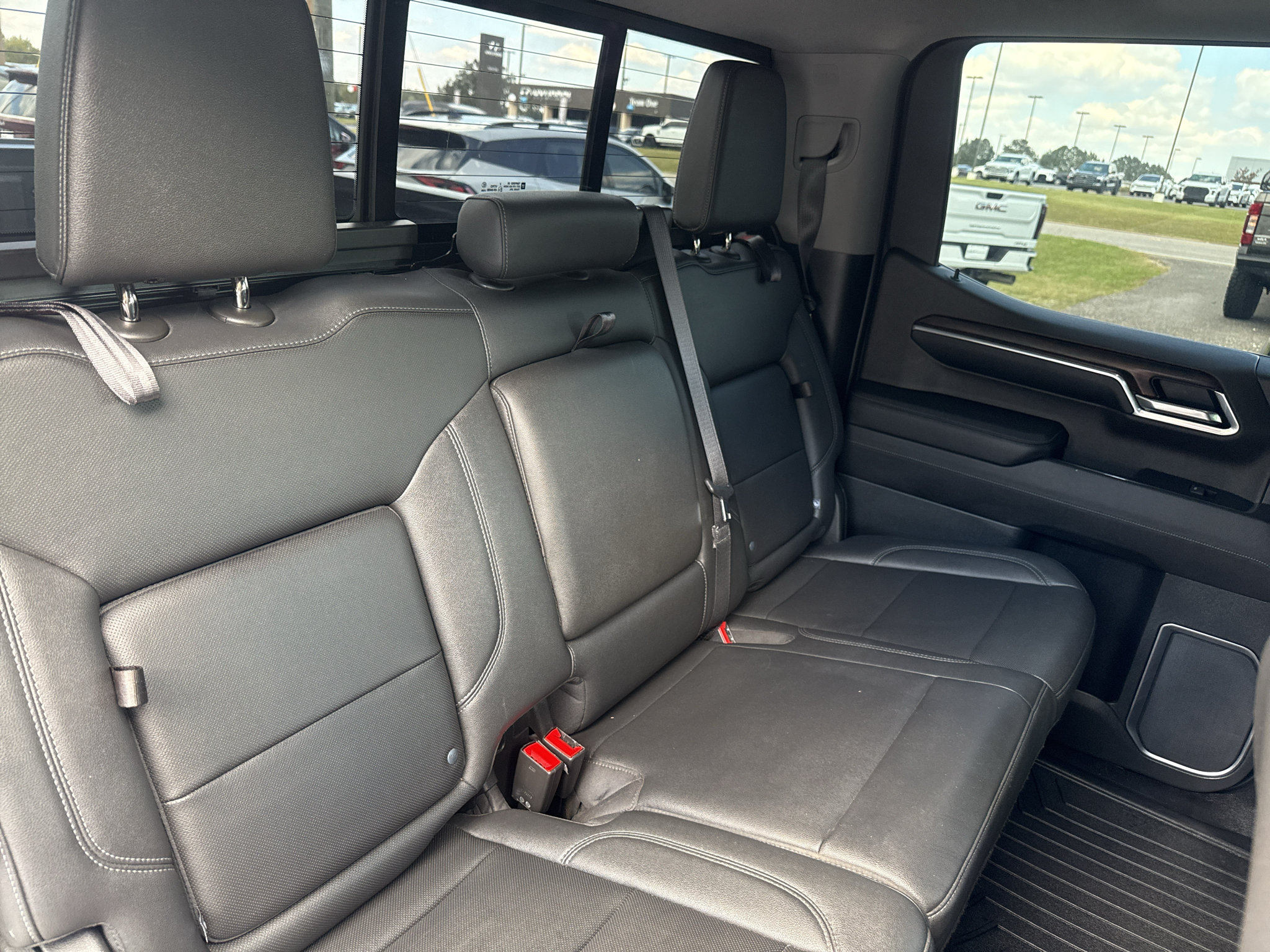 Used 2022 GMC Sierra 1500 SLT w/ SLT Convenience Package AWD/4WD image 31