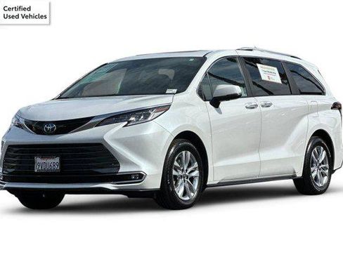 Certified 2025 Toyota Sienna Limited image 1