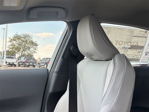 New 2026 Toyota Prius XLE image 14