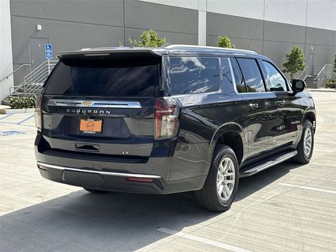 Used 2023 Chevrolet Suburban LT image 3