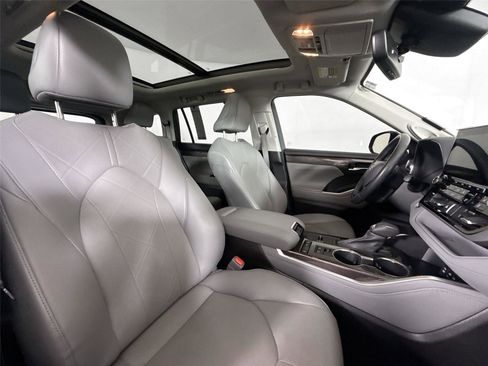 Used 2022 Toyota Highlander Platinum FWD image 44