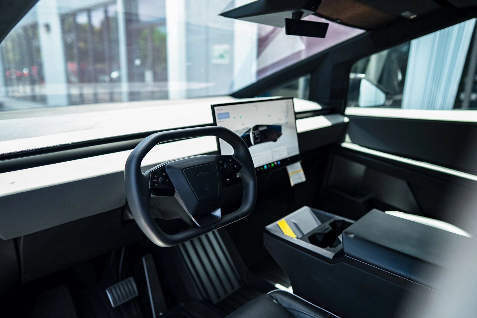 Used 2024 Tesla Cybertruck AWD Crew Cab image 31
