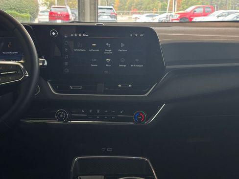 Used 2025 Chevrolet Equinox LT image 18