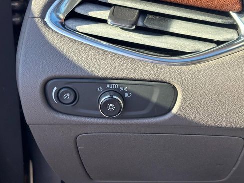 Used 2018 Chevrolet Malibu Premier w/ Premier Sun and Wheel Package image 17