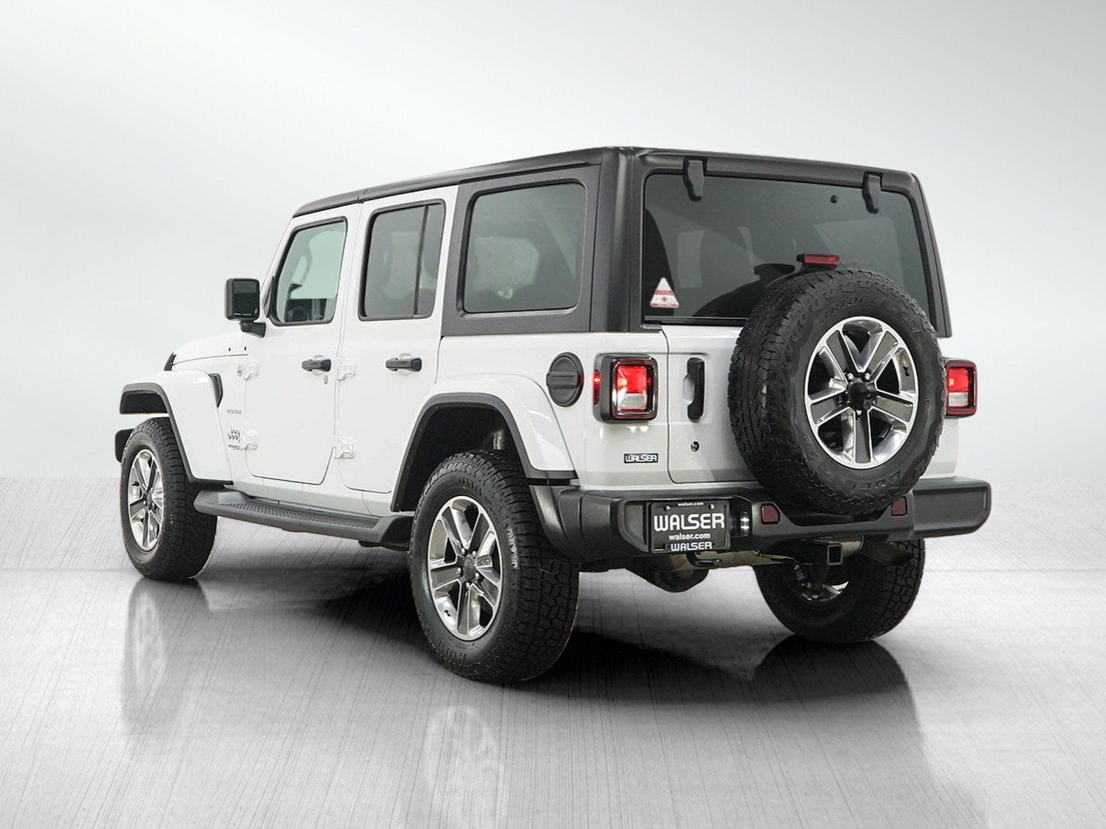 Used 2019 Jeep Wrangler Unlimited Sahara w/ Uconnect 4C Nav & Sound Group AWD/4WD image 3