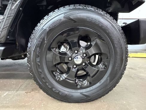 Used 2017 Jeep Wrangler Unlimited Sahara w/ Max Tow Package AWD/4WD image 23