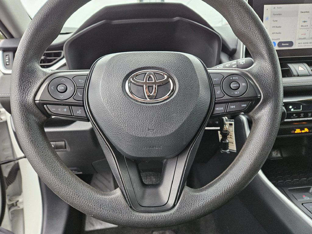 Used 2025 Toyota RAV4 LE AWD/4WD image 22