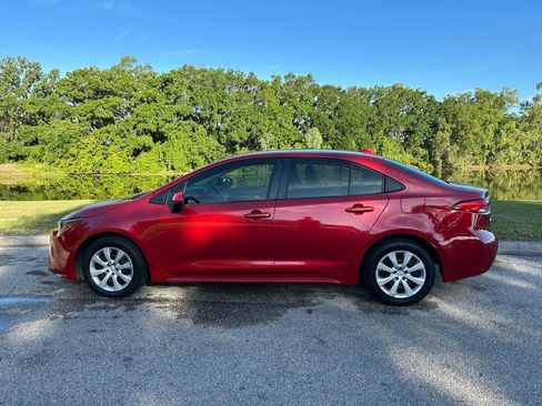 Used 2020 Toyota Corolla LE FWD image 2