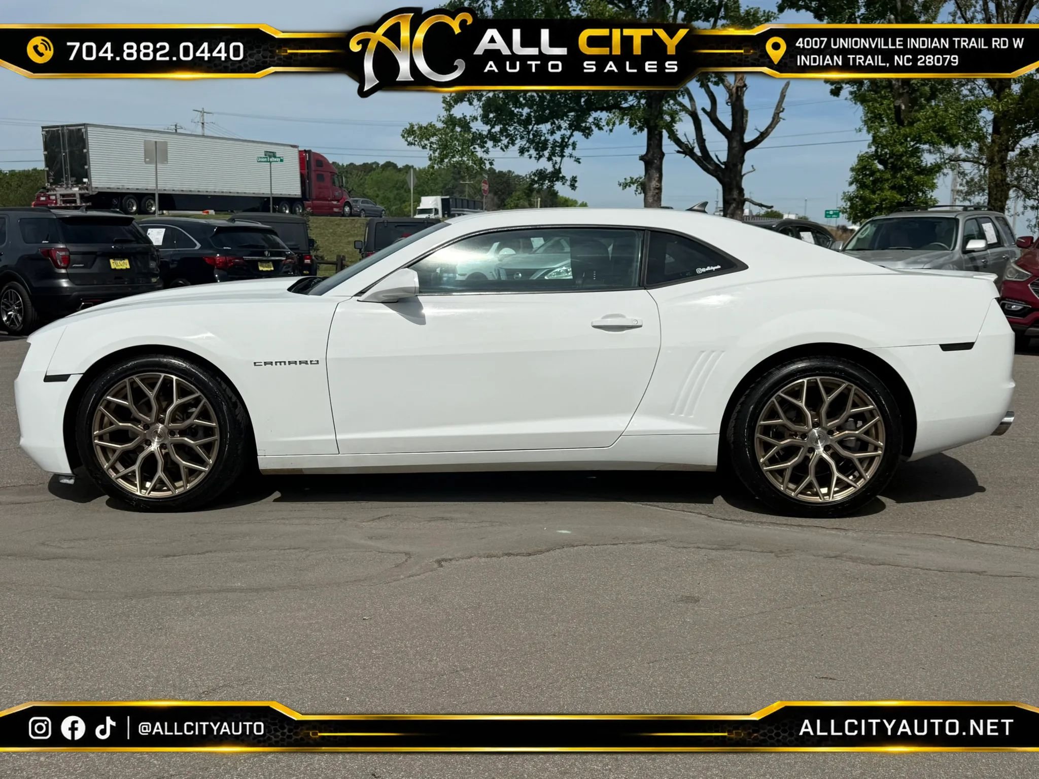 Used 2013 Chevrolet Camaro LT RWD image 4