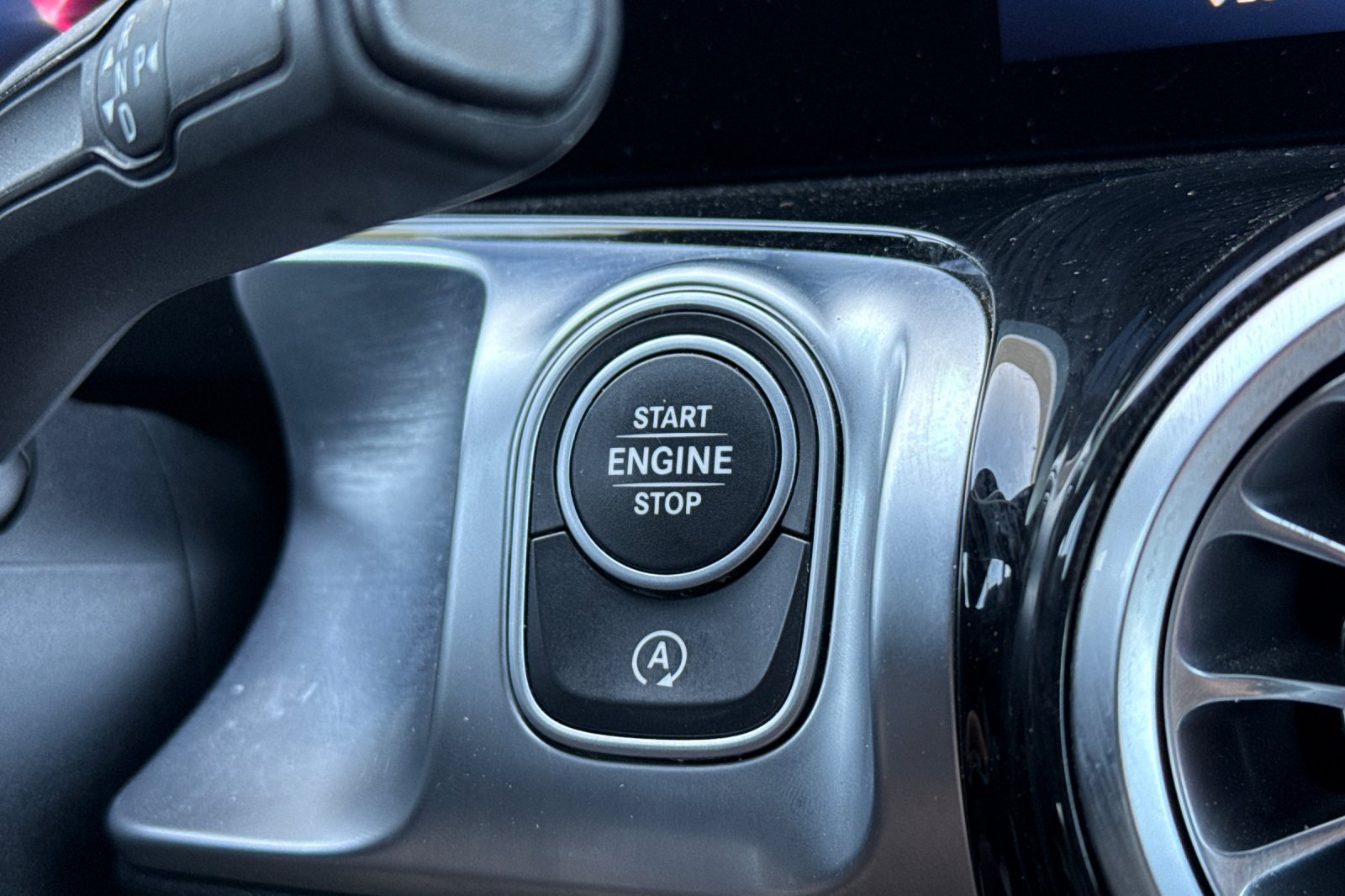 Used 2024 Mercedes-Benz GLB 250 image 28