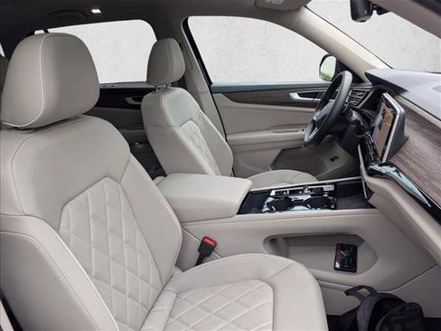 Used 2024 Volkswagen Atlas SEL Premium R-Line image 23