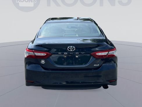 Used 2018 Toyota Camry XLE FWD image 5
