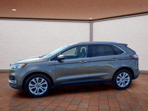 Used 2019 Ford Edge Titanium w/ Cold Weather Package AWD/4WD image 5