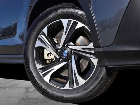 Used 2024 Subaru Crosstrek 2.0i Premium image 3