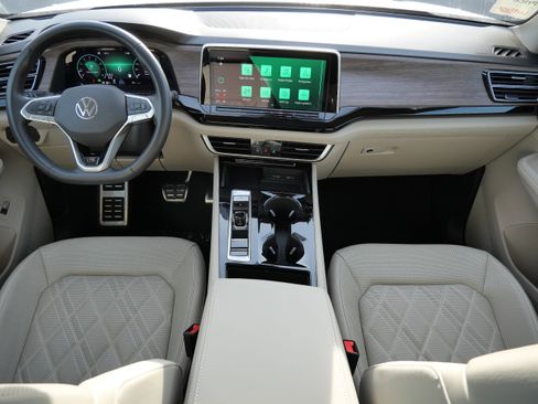 Certified 2024 Volkswagen Atlas SEL Premium R-Line image 10