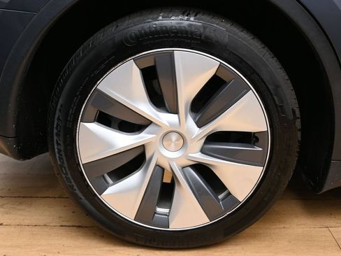 Used 2023 Tesla Model Y Long Range AWD/4WD image 39