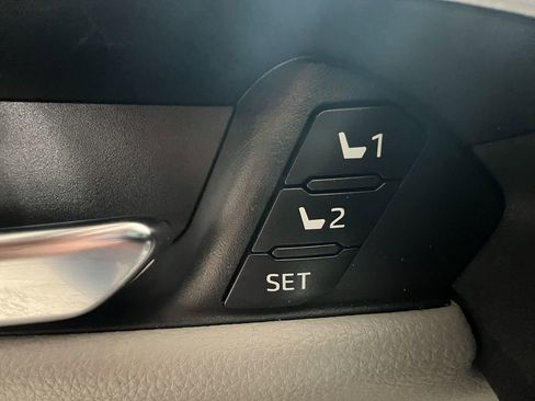 Used 2022 Toyota RAV4 Limited image 15