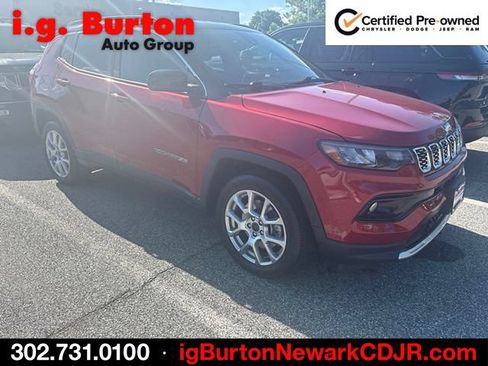Used 2025 Jeep Compass Limited AWD/4WD image 4