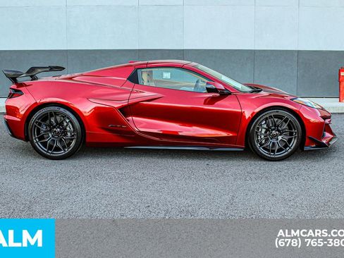 Used 2024 Chevrolet Corvette Z06 w/ Z07 Performance Package image 8
