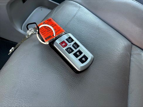 Used 2018 Toyota Sienna XLE Premium FWD image 36