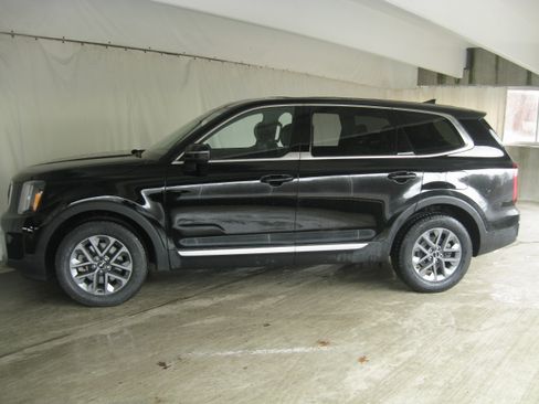 Certified 2023 Kia Telluride LX image 22