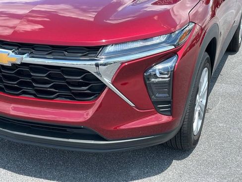 Used 2025 Chevrolet Trax LS FWD image 13