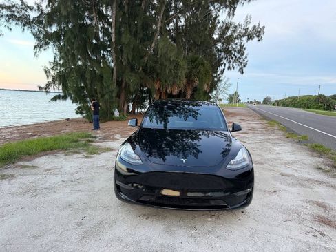 Used 2021 Tesla Model Y 2WD image 10