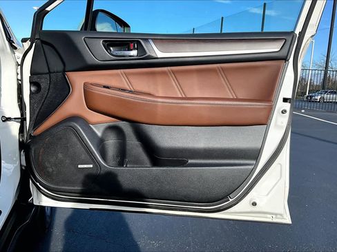 Used 2017 Subaru Outback 3.6R Touring w/ Popular Package #5A image 26