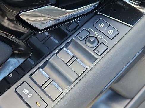 Used 2024 Land Rover Range Rover Evoque S AWD/4WD image 30