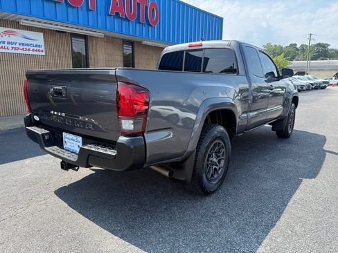 Used 2018 Toyota Tacoma SR5 RWD image 7