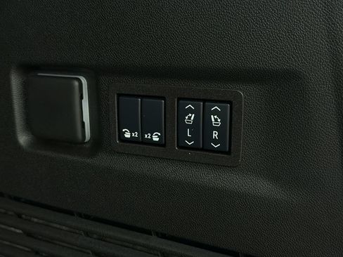Used 2025 GMC Yukon XL Denali w/ Sun & Power Step Package AWD/4WD image 15