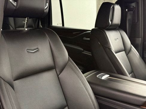 Used 2024 Cadillac Escalade ESV Luxury AWD/4WD image 13
