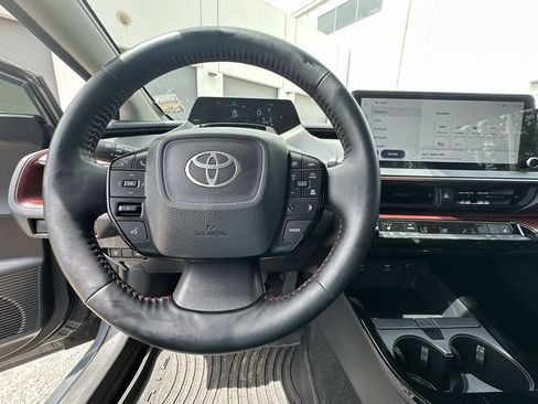 Used 2025 Toyota Prius Plug-In Hybrid FWD image 11