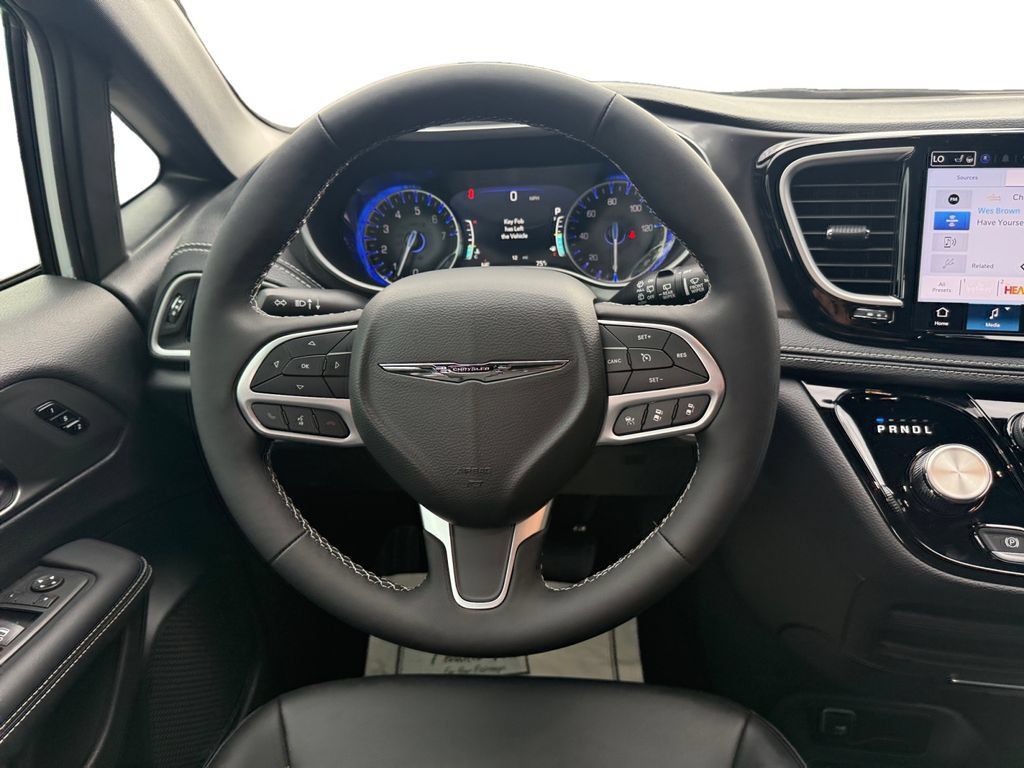 New 2026 Chrysler Pacifica Select FWD image 12