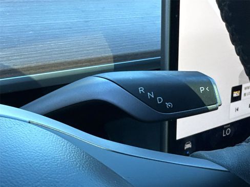 Used 2024 Tesla Model Y Long Range image 31