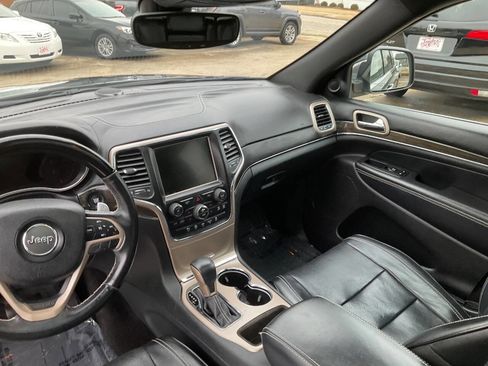 Used 2017 Jeep Grand Cherokee Overland image 16