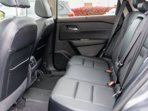 Used 2022 Nissan Rogue SV w/ SV Premium Package image 12