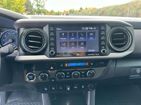 Used 2023 Toyota Tacoma TRD Off-Road image 17