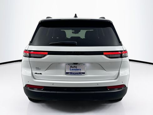 Used 2023 Jeep Grand Cherokee Altitude AWD/4WD image 6