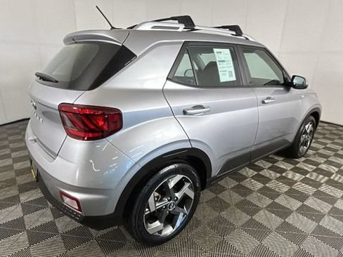 Used 2023 Hyundai Venue SEL FWD image 2