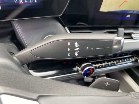 Used 2025 Chevrolet Equinox LT w/ Convenience Package II image 15