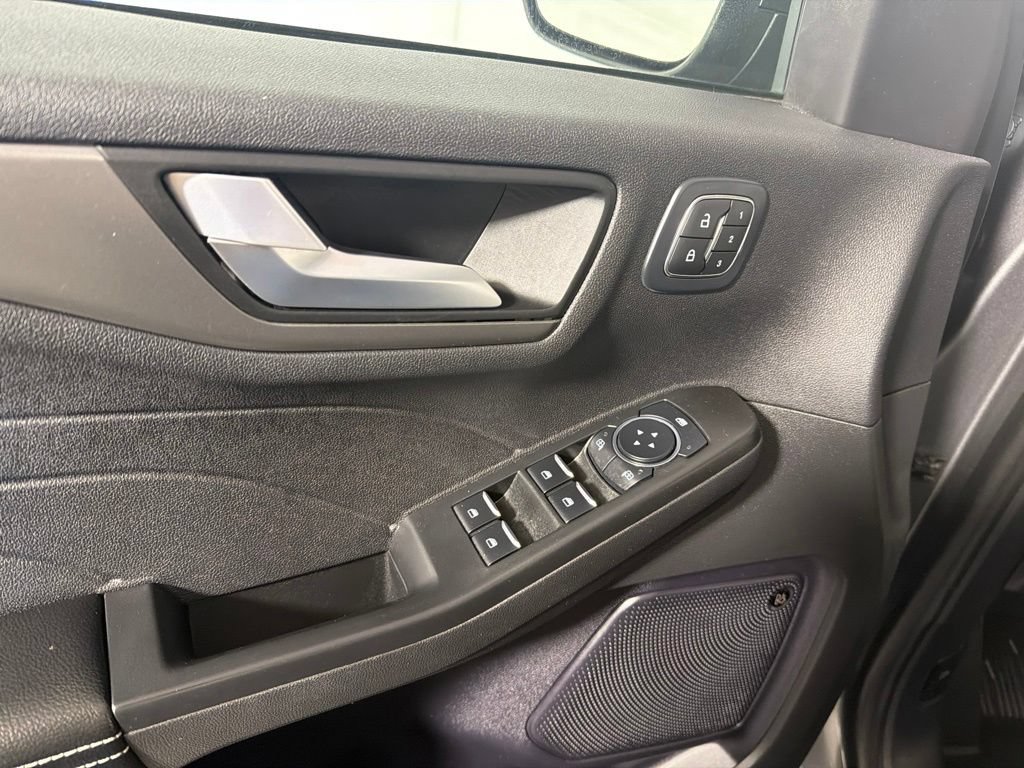 Used 2024 Ford Escape Active w/ Tech Pack #2 AWD/4WD image 9