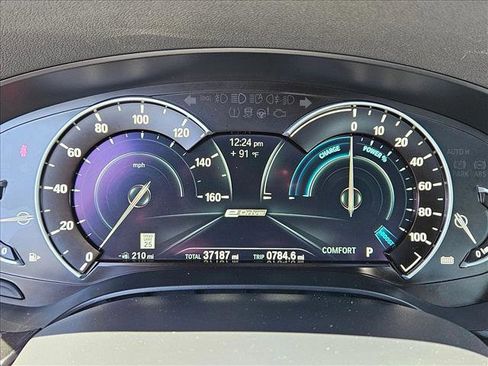 Used 2019 BMW 530e w/ M Sport Package RWD image 11