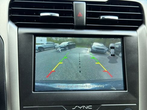 Used 2020 Ford Fusion SE FWD image 29